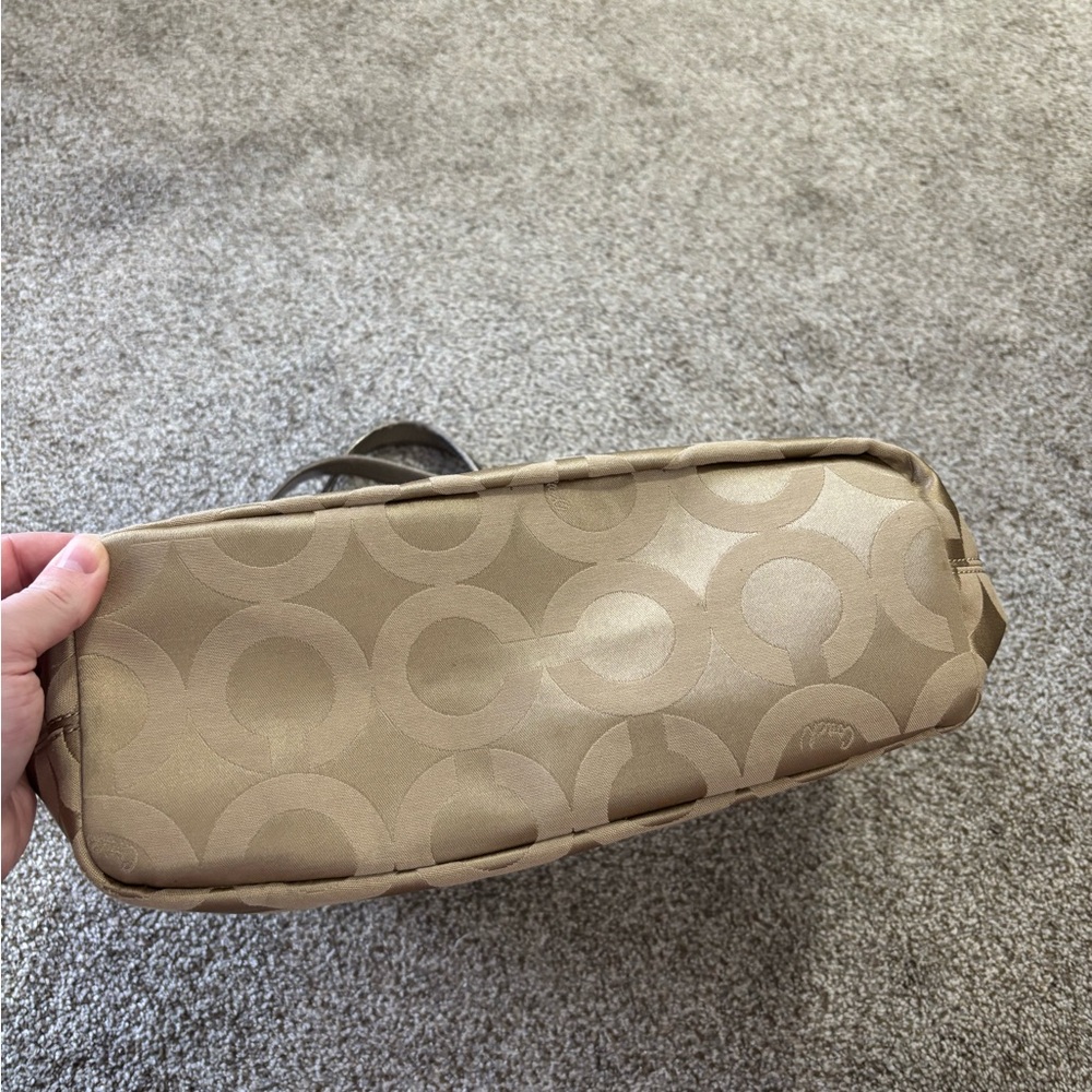 Signature Coach Madison Tote Bag - Picture 8 of 14
